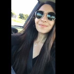 Meet your Posher, Nicole